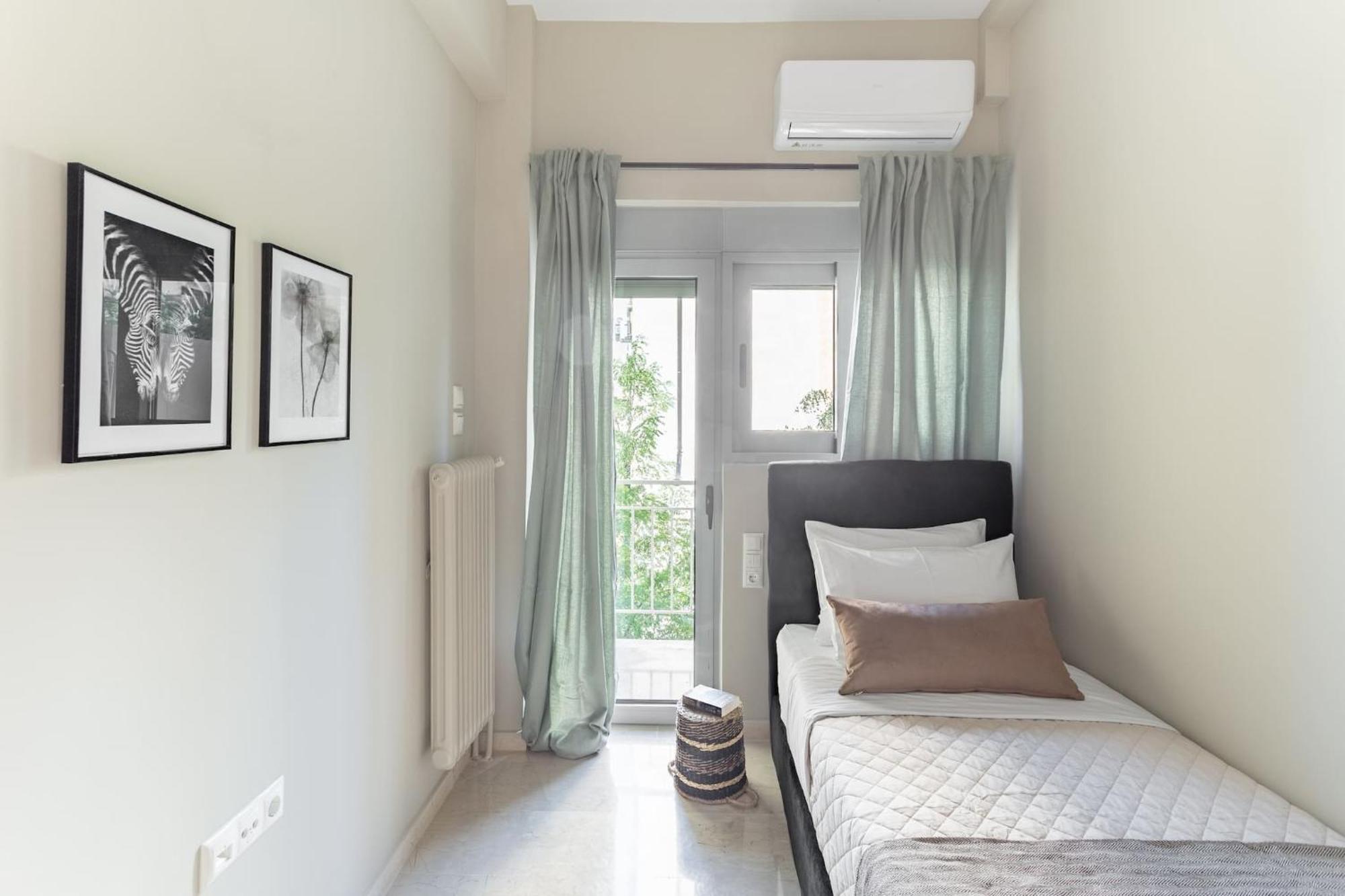 Deluxe 3-Bdrm Urban-Industrial Apt At Acropolis Athens Luaran gambar