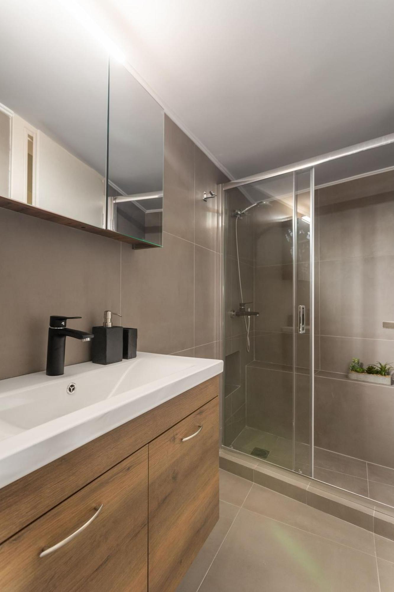 Deluxe 3-Bdrm Urban-Industrial Apt At Acropolis Athens Luaran gambar