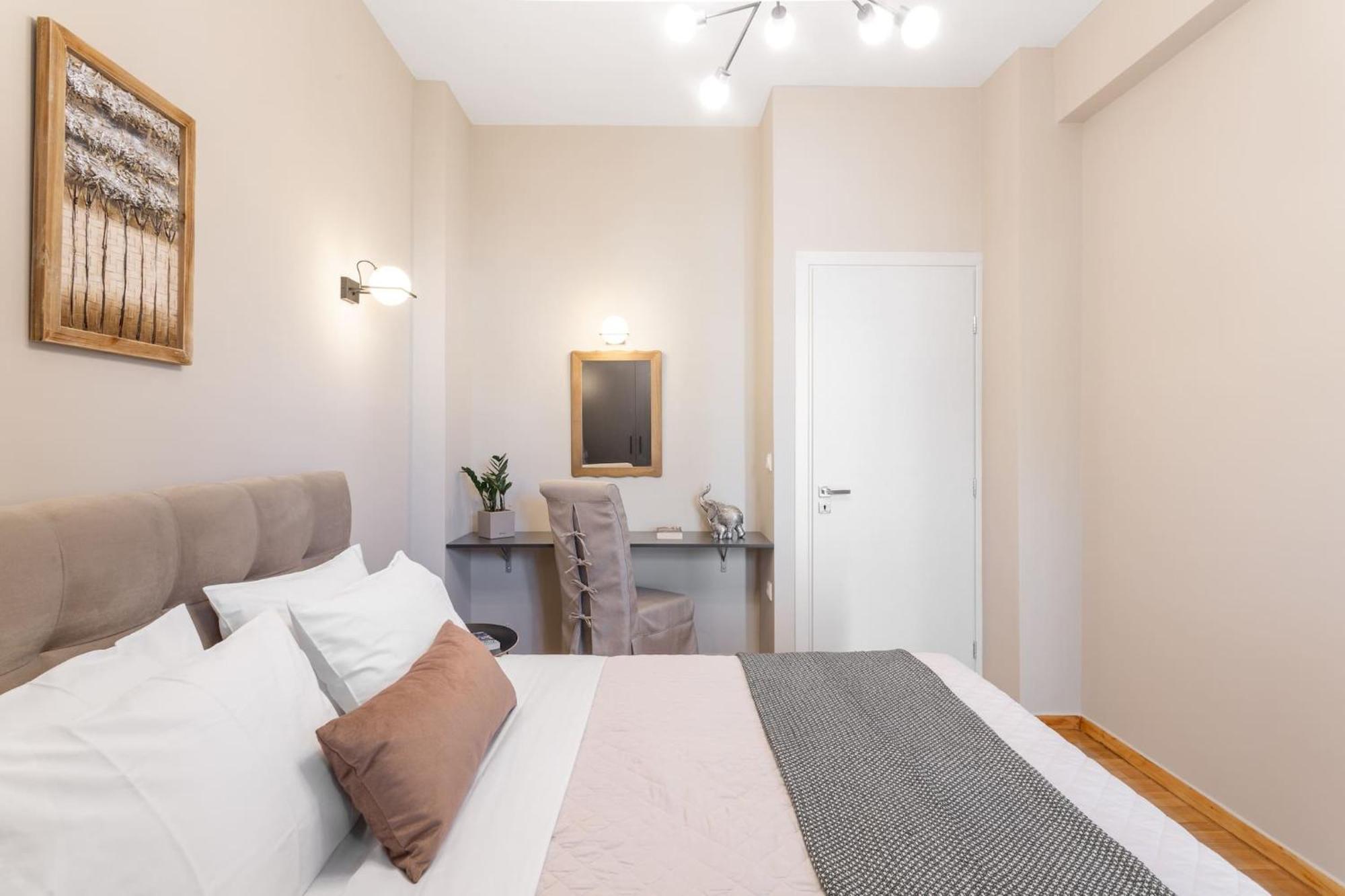 Deluxe 3-Bdrm Urban-Industrial Apt At Acropolis Athens Luaran gambar