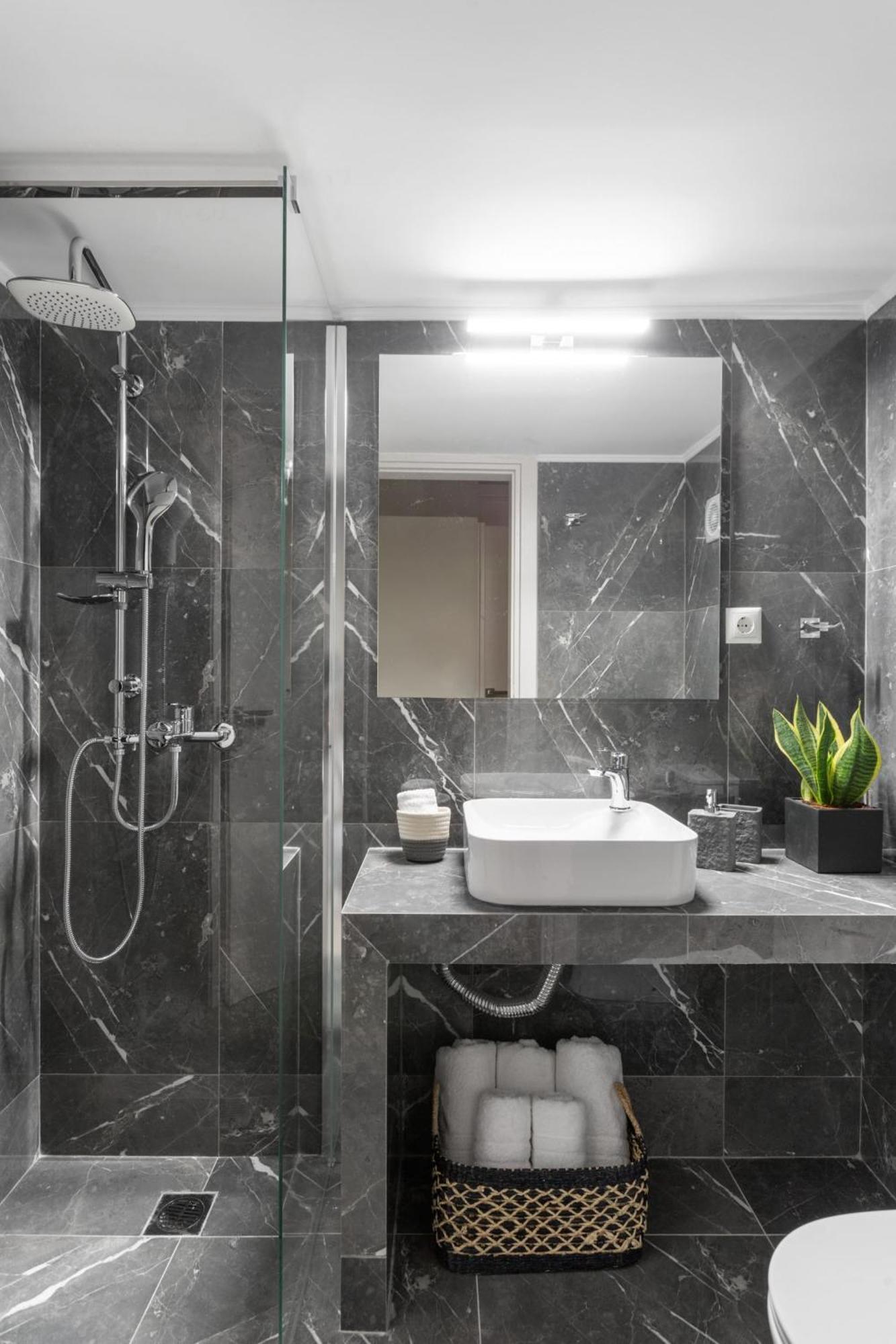 Deluxe 3-Bdrm Urban-Industrial Apt At Acropolis Athens Luaran gambar