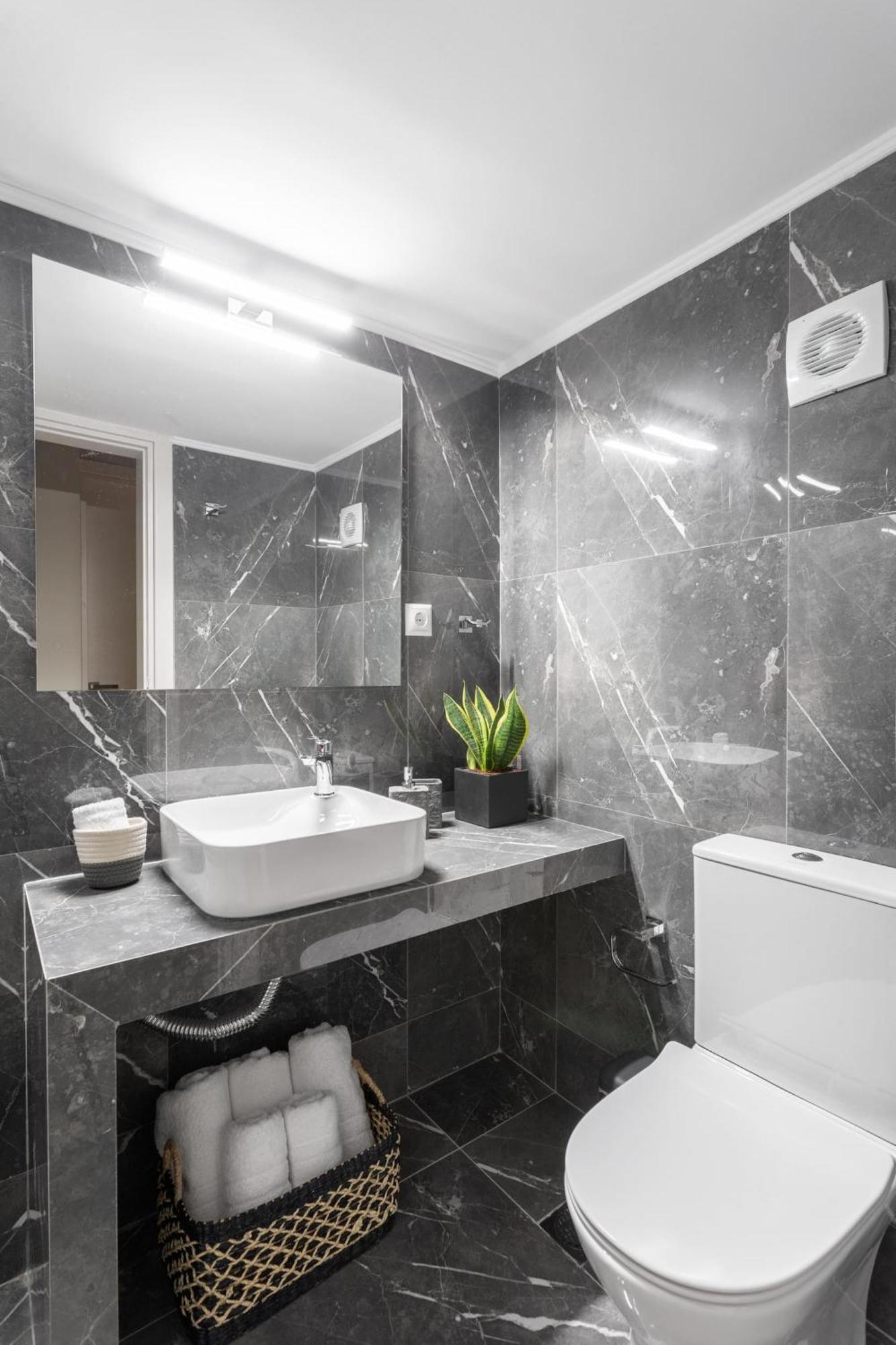 Deluxe 3-Bdrm Urban-Industrial Apt At Acropolis Athens Luaran gambar